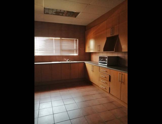 902M² BUILDING FOR SALE IN VAALPARK